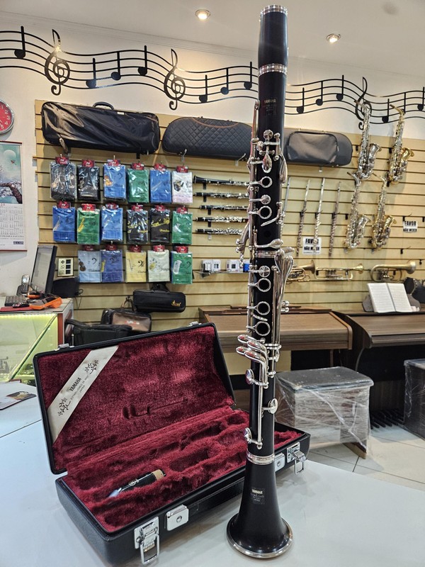 🎶 Clarinete Yamaha YCL-452 Sib 17 Chaves - Corpo Ébano/Chaves Prata (Usado)
