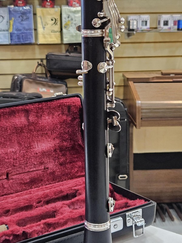 🎶 Clarinete Yamaha YCL-452 Sib 17 Chaves - Corpo Ébano/Chaves Prata (Usado)