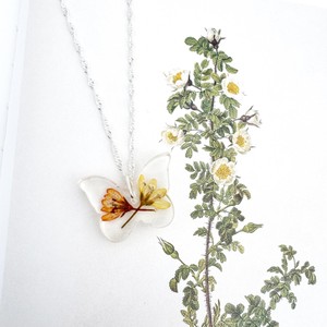 Colar Borboleta Amarela e Laranja