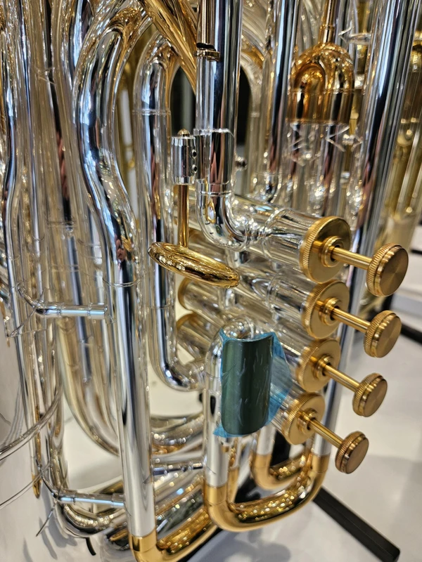 (NOVA) Tuba HS TB1 5/4 Sib Prata com Detalhes Ouro