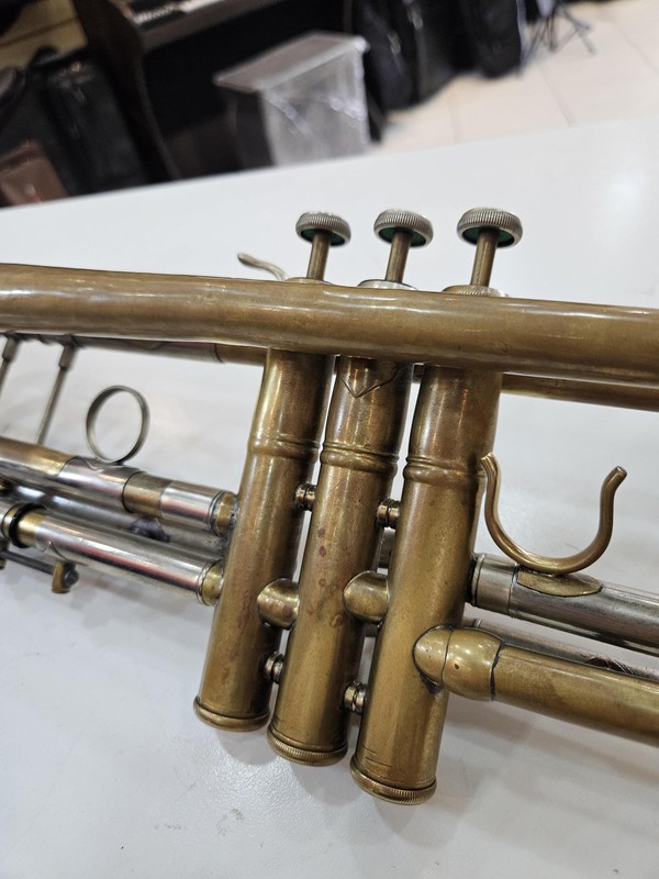 Trompete Bach Stradivarius Modelo 38 Sib Desplacado Original com Case