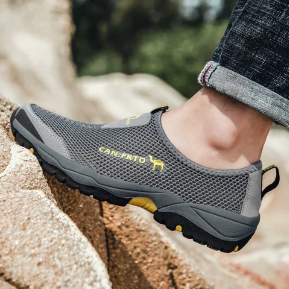 T&ecirc;nis masculino para caminhada na cor cinza