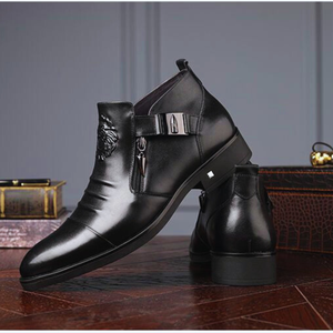 Botas curtas em couro com zíper italiano em relevo à mão - Lion