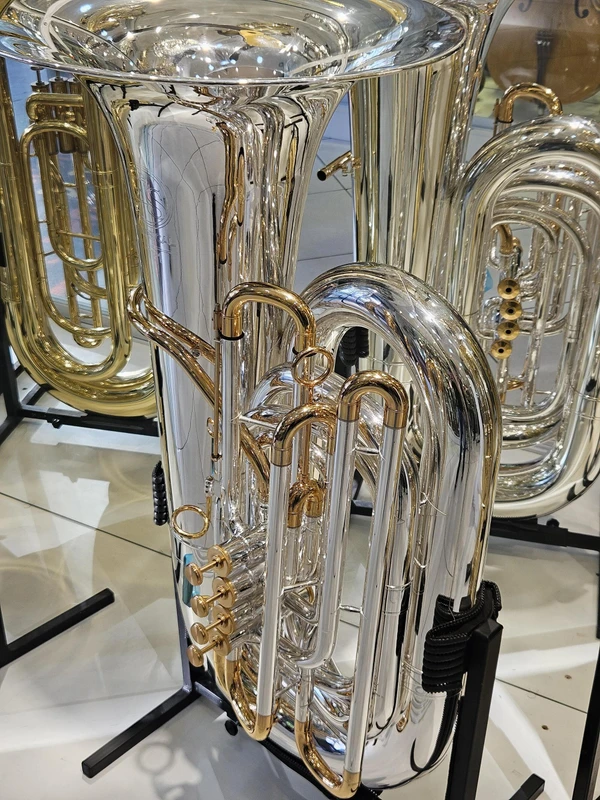 (NOVA) Tuba HS TB1 5/4 Sib Prata com Detalhes Ouro