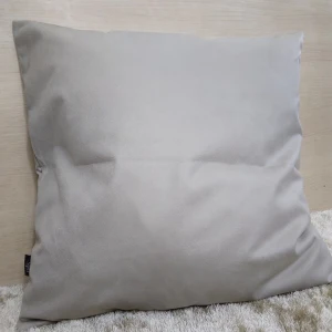 CAPA DE ALMOFADA SUEDE LISO 43 x 43 - AREIA