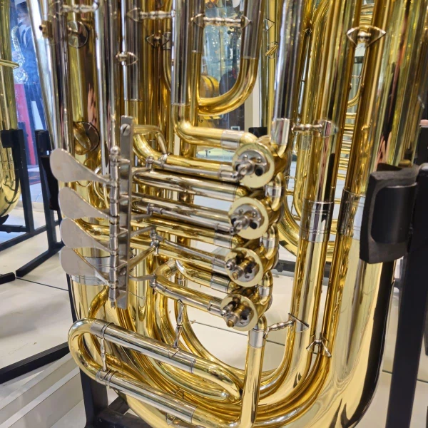 Tuba Premier 3/4 sib seminova laqueada