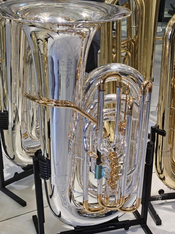 (NOVA) Tuba HS TB1 5/4 Sib Prata com Detalhes Ouro