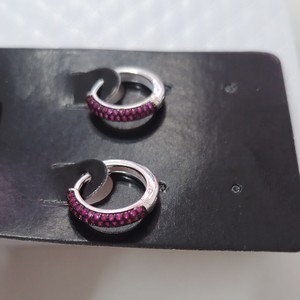 Brinco Argola Cravevejada Zircônias Rubi Click 1,5cm prata