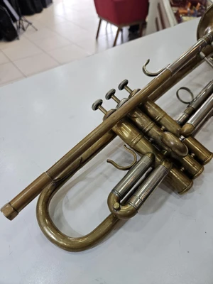 Trompete Bach Stradivarius Modelo 38 Sib Desplacado Original com Case