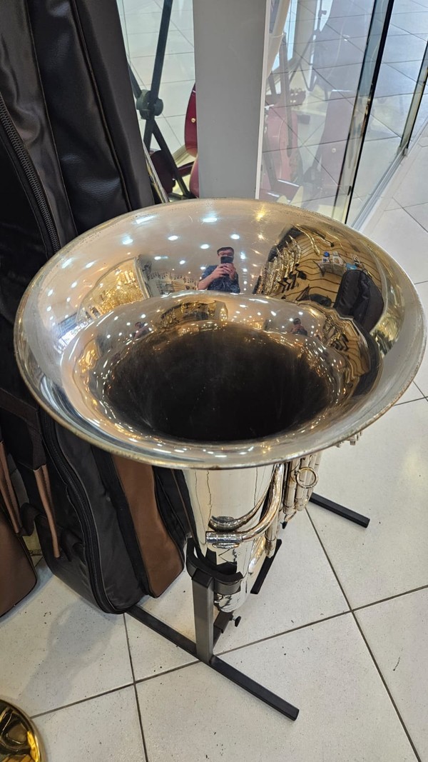 Tuba Armando Weingrill 3/4 em dó - 3 pistos - usado