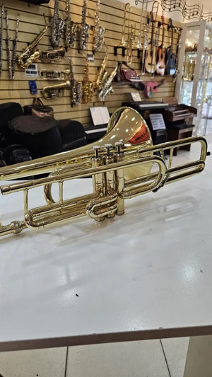 (Dó) Trombone Weril F610 Curto Usado