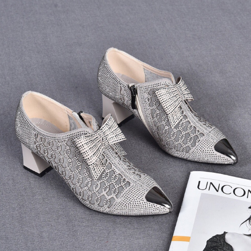 Sapato Salto Alto Grosso com Strass | Bico Fino | Arianne