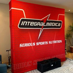 Backdrop Retrátil Personalizado – A Moldura Perfeita para o Seu Evento! 