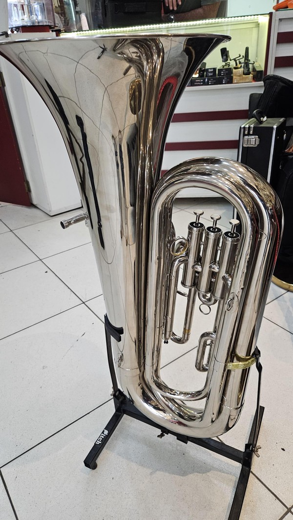 Tuba Weril 3/4 em dó - 3 pistos - usado