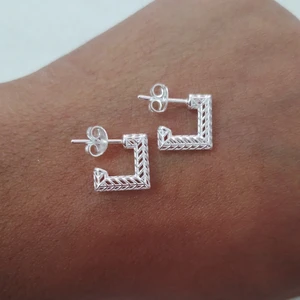 Brinco Quadrado PP Vazado Prata