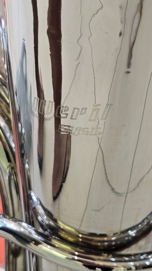 Tuba Weril Brasil 4/4 em sib - 3 pistos - usado