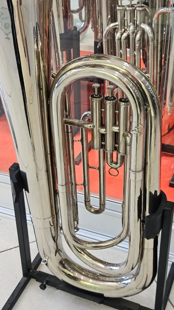 Tuba Weril Brasil 4/4 em sib - 3 pistos - usado