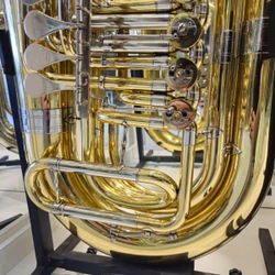 Tuba Premier 3/4 sib seminova laqueada