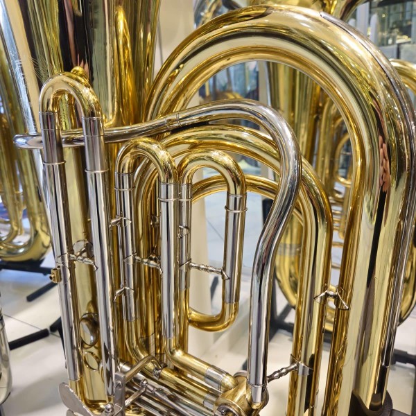 Tuba Premier 3/4 sib seminova laqueada