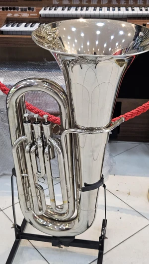 Tuba Weril 3/4 em dó - 3 pistos - usado