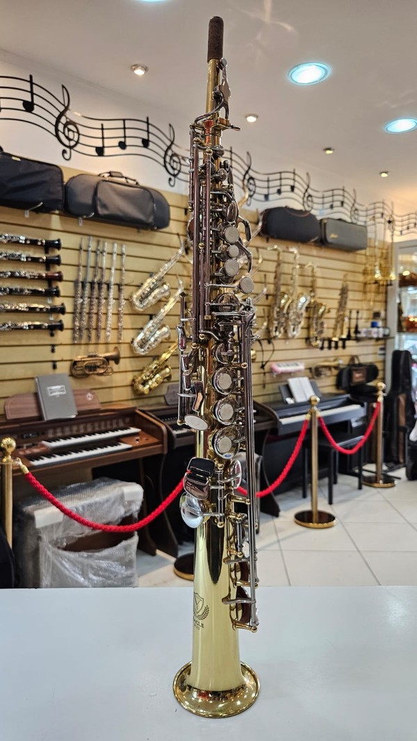 Sax Soprano Eagle SP 502 Sib - seminovo - laqueado com chaves niqueladas