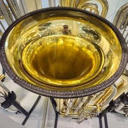 Tuba Premier 3/4 sib seminova laqueada