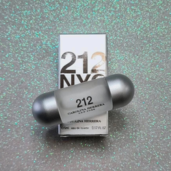 Miniatura Carolina Herrera 212 NYC Feminino - 5 ml 