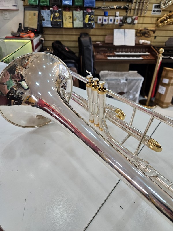 (Sib) Trombone Weril F670 Sib Seminovo Prata com detalhes ouro