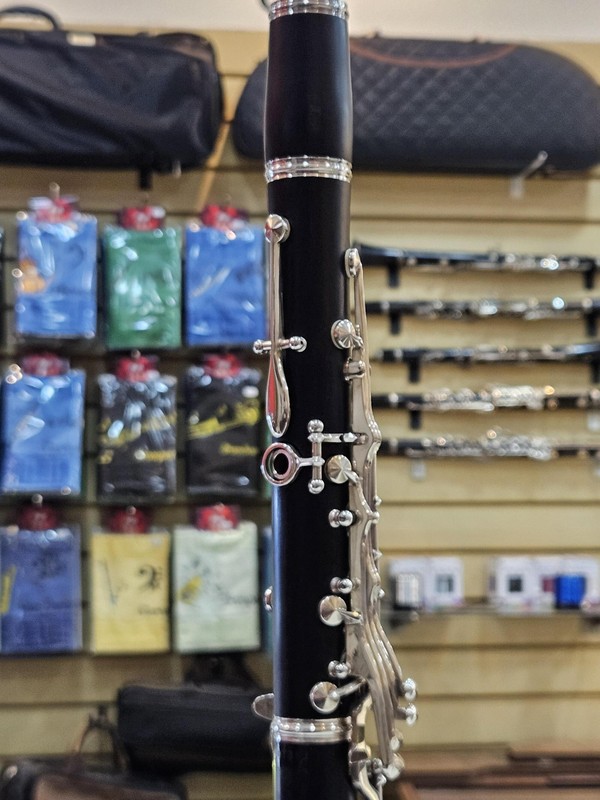 🎶 Clarinete Yamaha YCL-452 Sib 17 Chaves - Corpo Ébano/Chaves Prata (Usado)