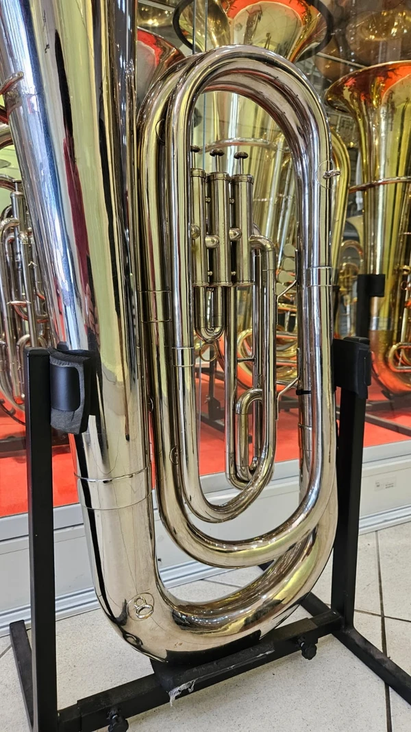 Tuba Weril Brasil 4/4 em sib - 3 pistos - usado