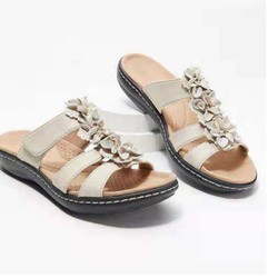 Sandálias antiderrapante em couro 40% OFF | Beth