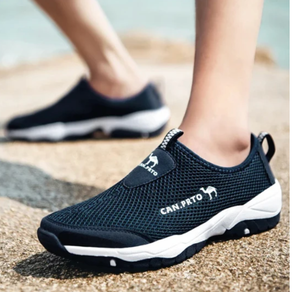 T&ecirc;nis masculino para caminhada na cor preta