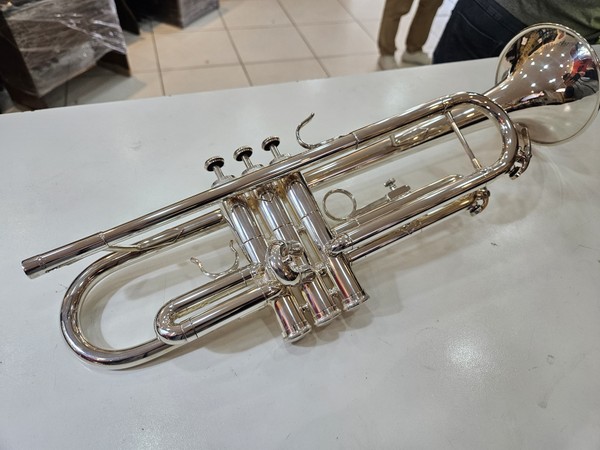 Trompete Weril ET1172 Sib - Prata - Seminovo