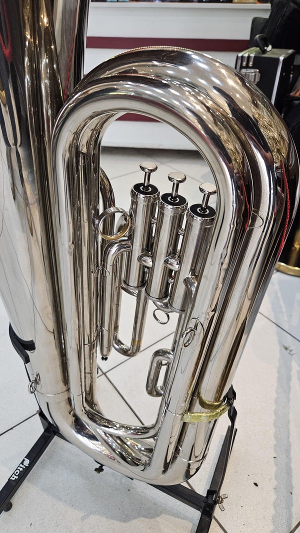 Tuba Weril 3/4 em dó - 3 pistos - usado