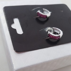 Brinco Argola Cravevejada Zircônias Rubi Click 1,2cm prata