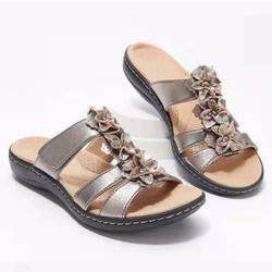 Sandálias antiderrapante em couro 40% OFF | Beth