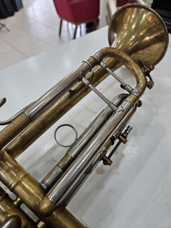 Trompete Bach Stradivarius Modelo 38 Sib Desplacado Original com Case