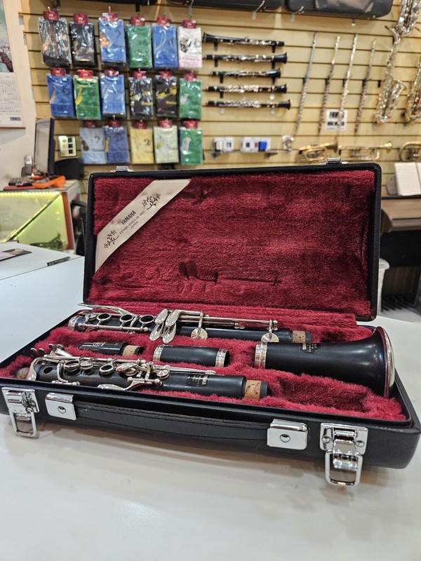 🎶 Clarinete Yamaha YCL-452 Sib 17 Chaves - Corpo Ébano/Chaves Prata (Usado)