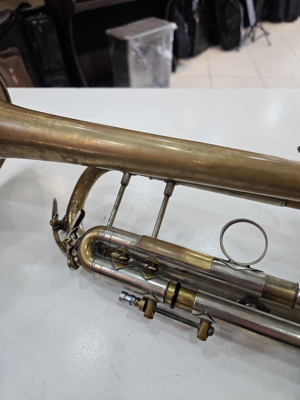 Trompete Bach Stradivarius Modelo 38 Sib Desplacado Original com Case