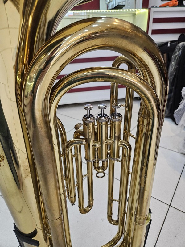 Tuba Eagle 3/4 em sib - 3 pistos - usado