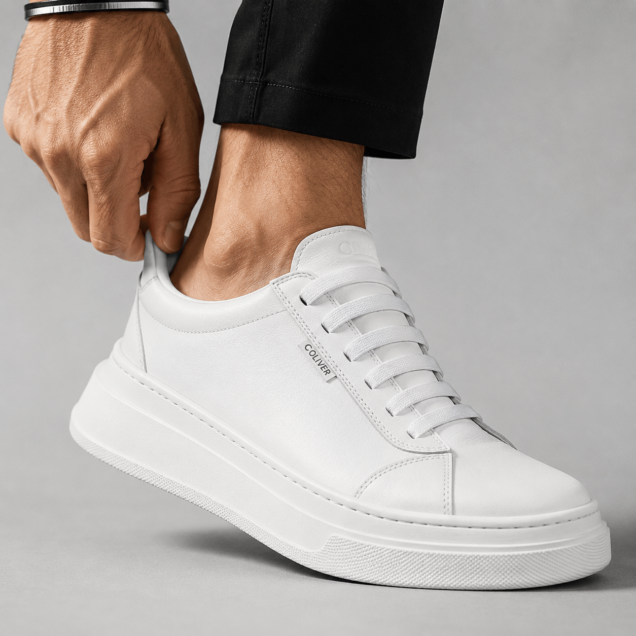 T&ecirc;nis casual masculino branco em couro leg&iacute;timo confort&aacute;vel com palmilha em gel e sola antiderrapante